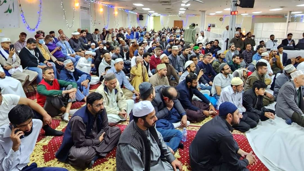 Canada: Shaykh-ul-Islam addresses spiritual gathering